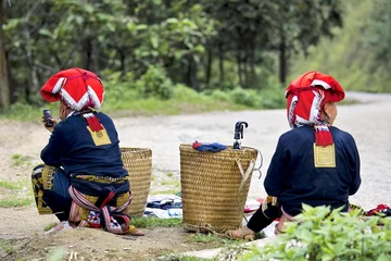 Fototapeten Hill tribe women waiting by the roadside © TTStock