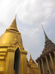 Fototapeta premium Golden monument