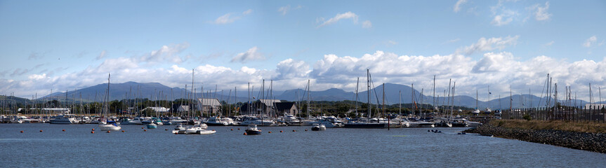 Pwhelli town marina and beach