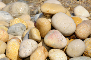 Fototapeta na wymiar splash of seawater on the cobbles of a beach