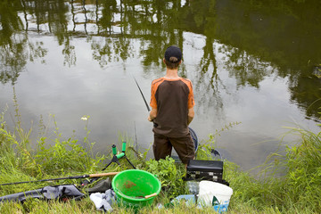 france,amiens : pêche dans la somme