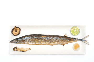 焼きサンマのきのこ添え