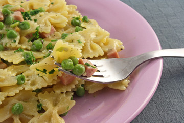 Farfalle Prosciutto Cotto e Pisellini