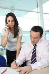 Directrice et son assistant