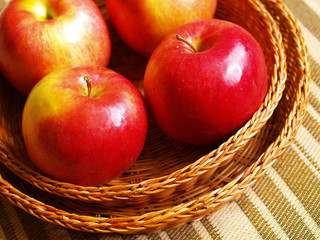 apples in the basket