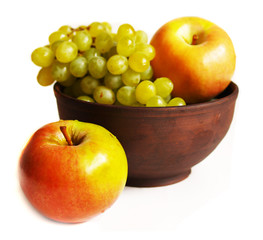 grapes and apples in the clay plate