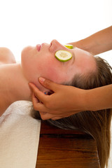 Obraz na płótnie Canvas face massage - massaggio al viso