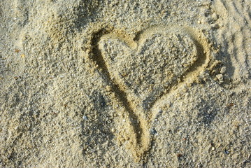 Coeur dans le sable