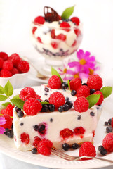 raspberry and blueberry cheesecake