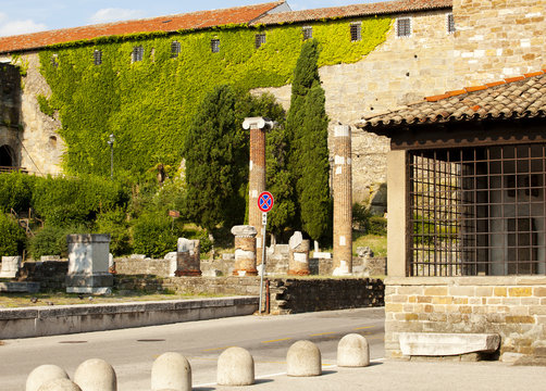 Propileo del colle di San Giusto, Trieste