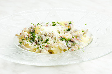 pasta with ham and champignons on white wine