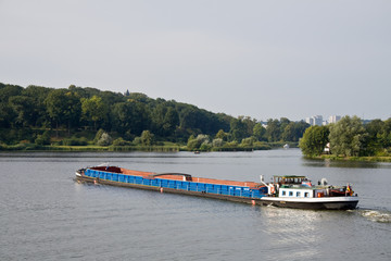 Fototapeta premium Frachtschiff Potsdam