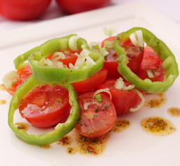 Tomatensalat mit Paprika