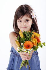 Junges Mädchen mit Blumenstrauss Porträt