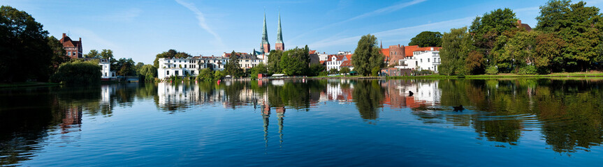 Fototapeta na wymiar Panorama der Altstadt Lübeck