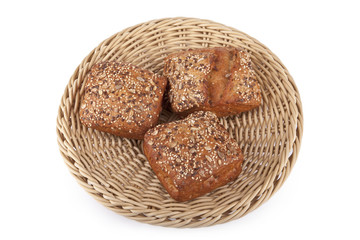 Semmel Brötchen im Korb isoliert
