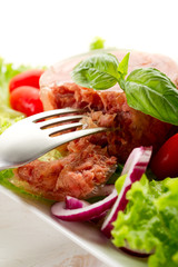 canned meat with salad-carne in scatola e insalata