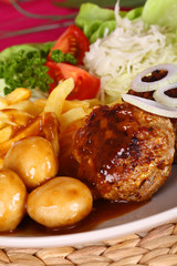 Frikadellen mit Champignons
