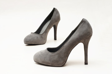 graue pumps high heels