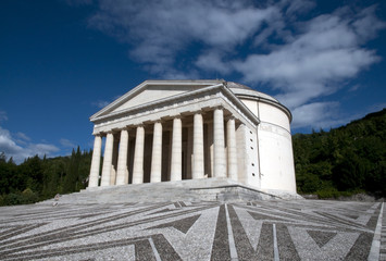 Fototapeta na wymiar Canova Temple - Possagno, Włochy