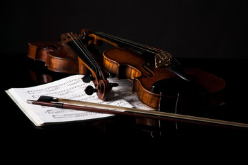 Fototapeta na wymiar Piękne stare skrzypce