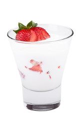 Joghurt mit Erdbeerstücken