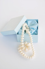 Perlenkette im Geschenkkarton