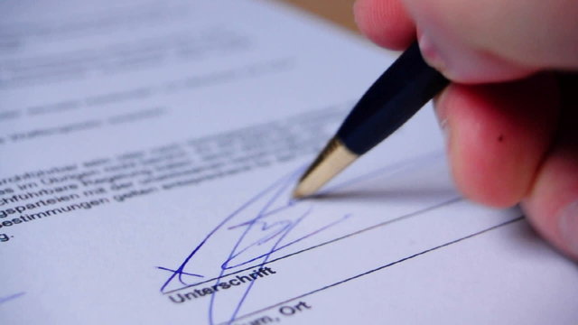 HD720p Signature on a business document