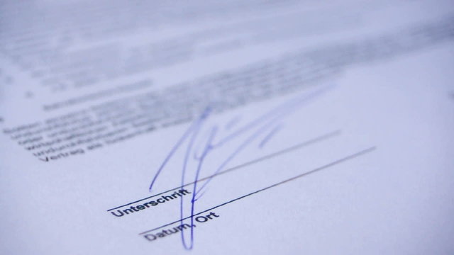 HD720p Signature on a business document
