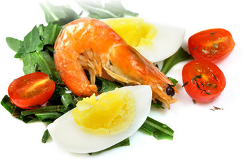 Salad of vegetables  and shrimp