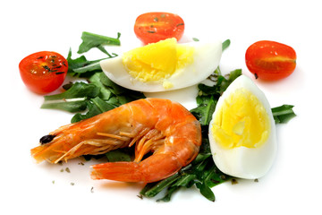 Salad of vegetables and shrimp