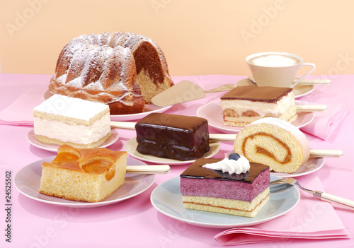 "kuchentafel" Stockfotos und lizenzfreie Bilder auf Fotolia.com - Bild