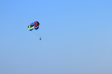Fototapeta na wymiar parachute ascensionnel