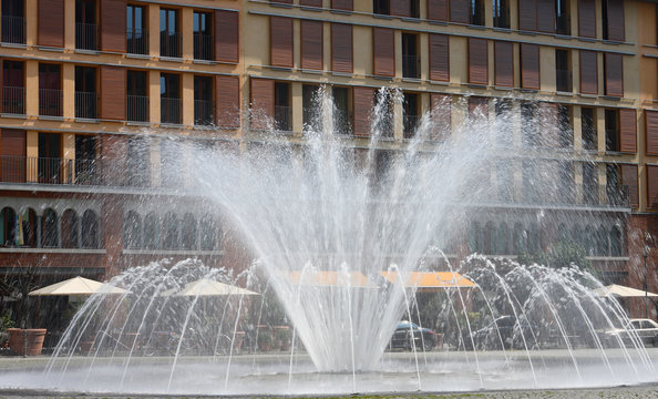 Springbrunnen Wasserspiele in der Stadt