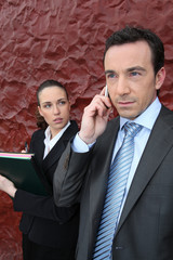 Homme d'affaires au téléphone portable