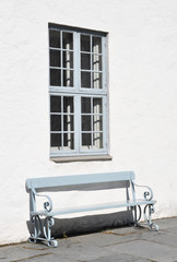A blue bench