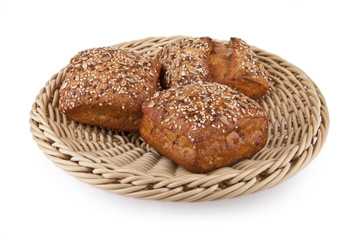 Semmel Brötchen im Korb isoliert