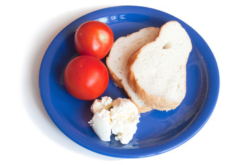 bread slices, cream cheese and tomatoes on a plate