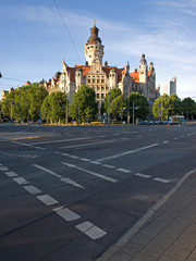 Stra&szlig;enkreuzung mit Neuem Rathaus in Leipzig