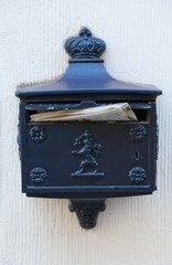 Blauer Briefkasten