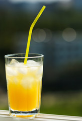 glass of orange juice with ice