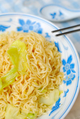 Vegetarian instant noodles