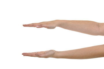 Freigestellte Hände zeigen Größe
