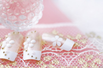 フレンチネイルとレース素材