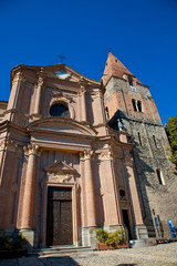 Fototapeta na wymiar Kościół San Giovanni Vincenzo (Sant'Ambrogio di Torino, Piemonte)