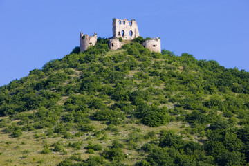 Fototapeta na wymiar ruins of Turniansky Castle, Slovakia