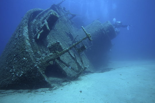relitto nave affondata © marcodeepsub