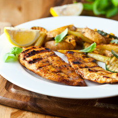 Grilled chicken breast with vegetables and lemon