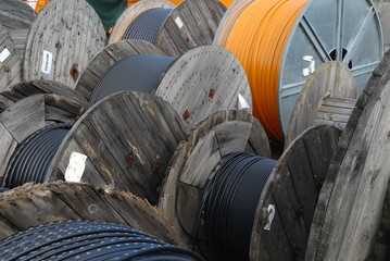 Netzwerkkabel auf Holztrommel
