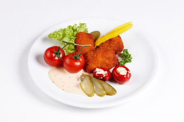Chicken Nuggets mit Tomaten und Salatbeilage